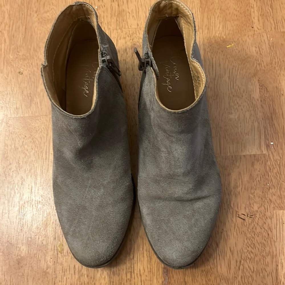 Crown Vintage Beatrix booties, size 6 M